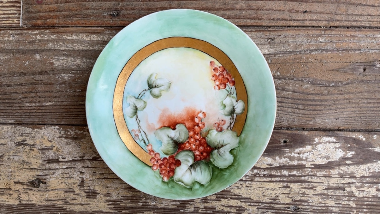 Berry Plate with Gold (9”)