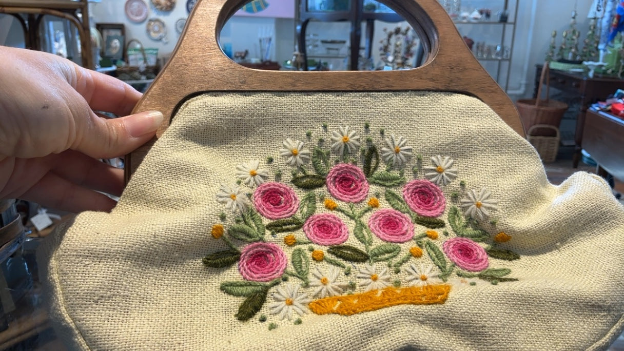 Flower Purse w Wooden Handle 