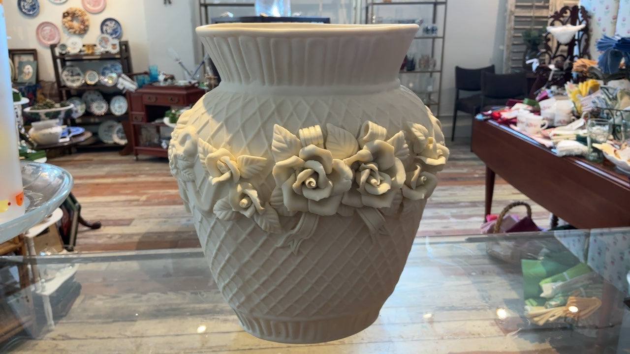 Vintage Rose Vase Cream