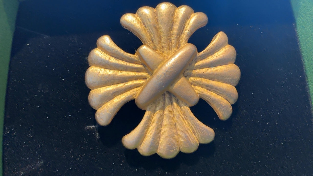 Crossover Art Deco Gold Brooch 