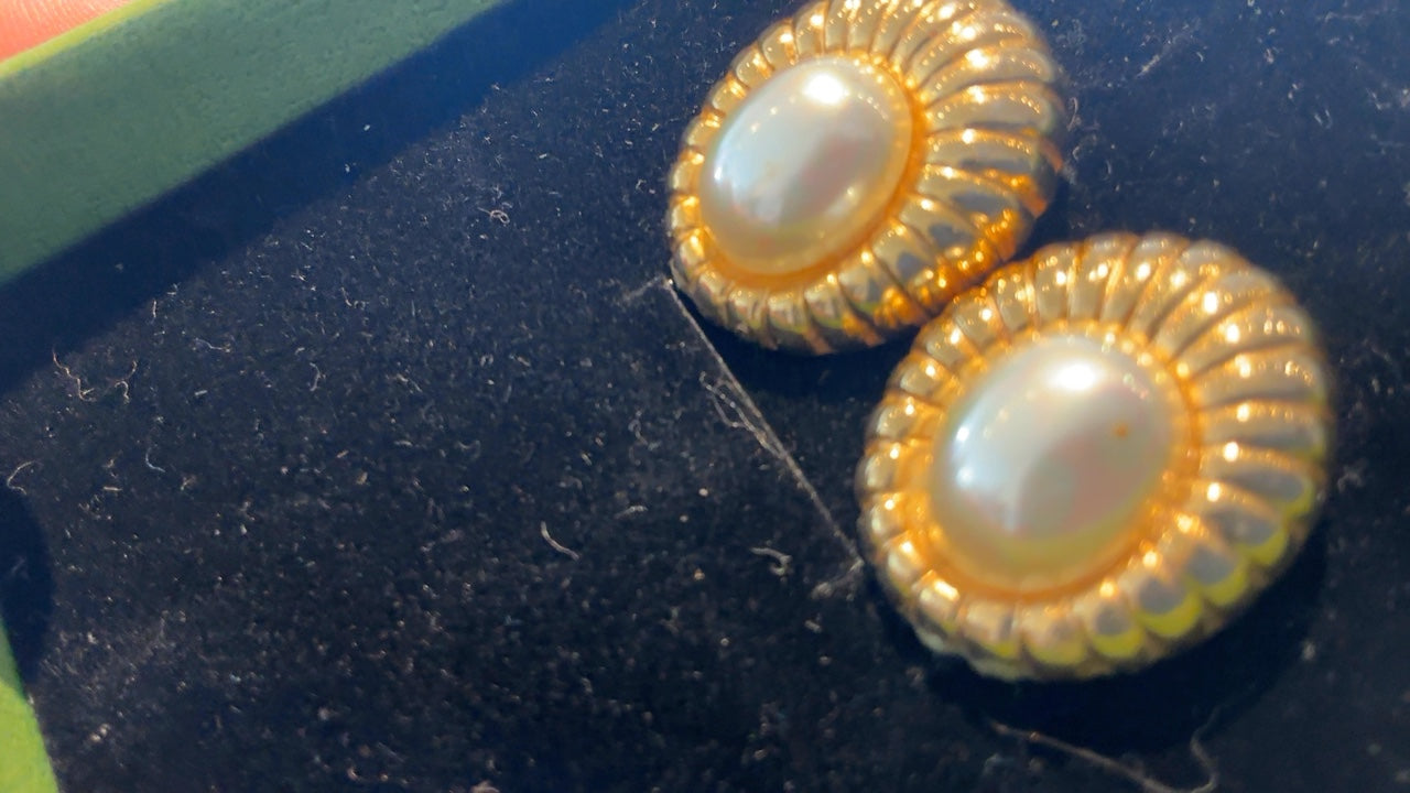 Pearl & Gold Shell Ridge Earrings