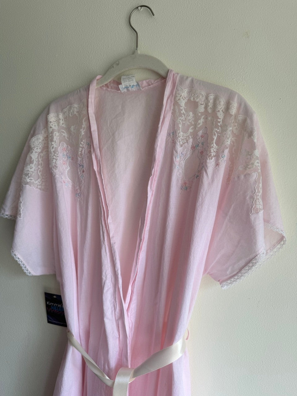 70s pink cotton embroidered robe/kimono