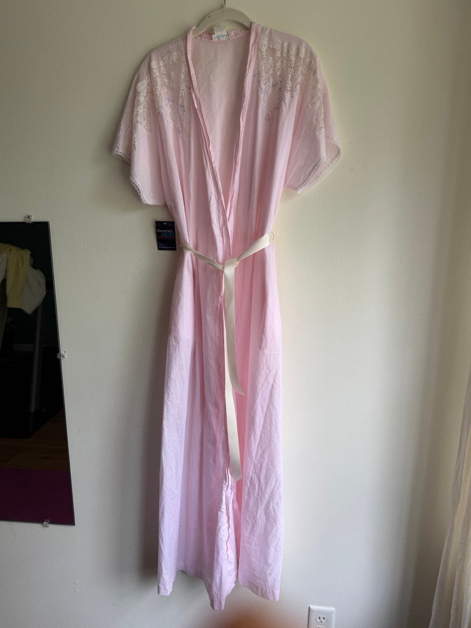 70s pink cotton embroidered robe/kimono