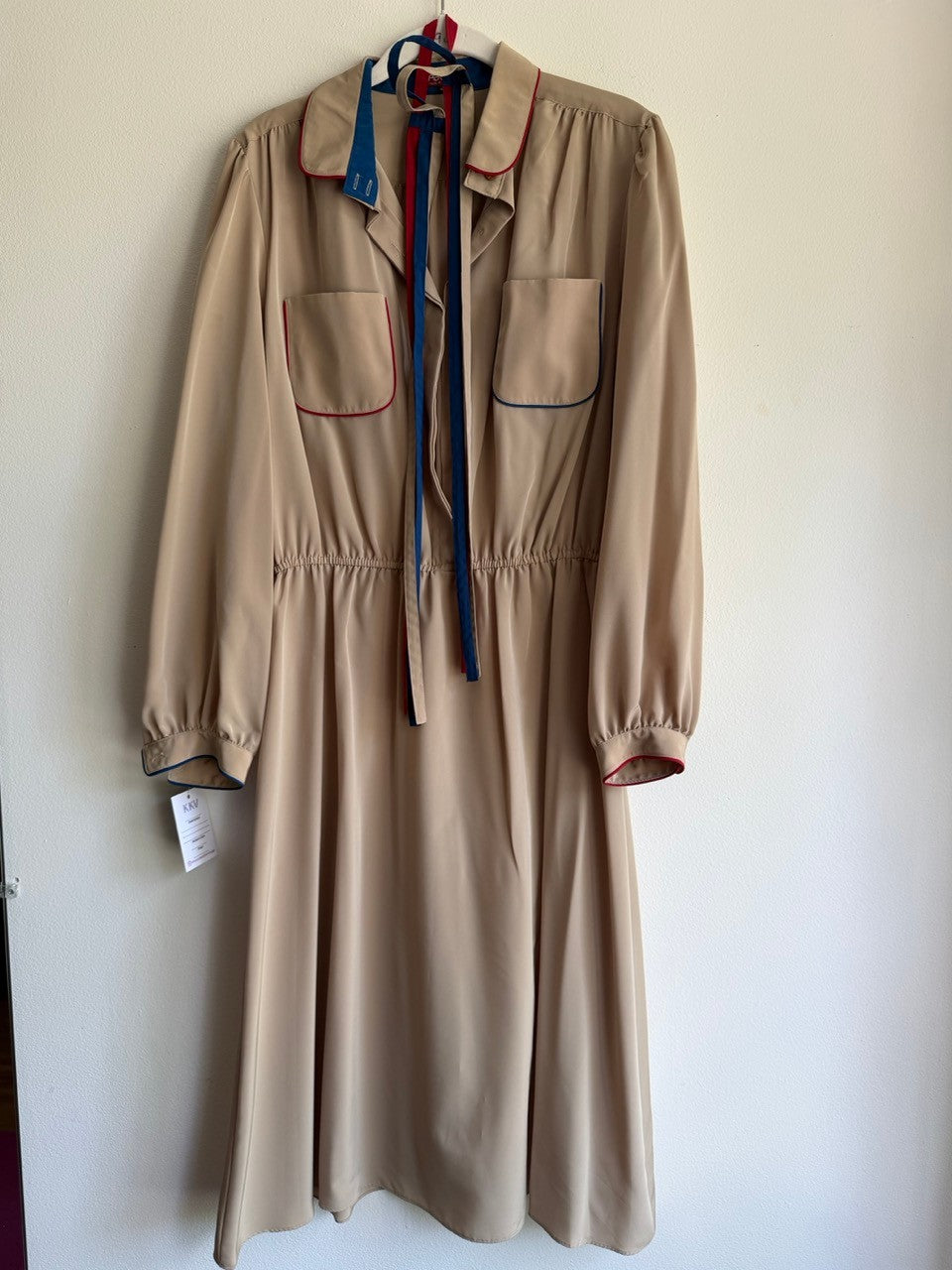 80s Sasson beige color piping dress w/ belt
